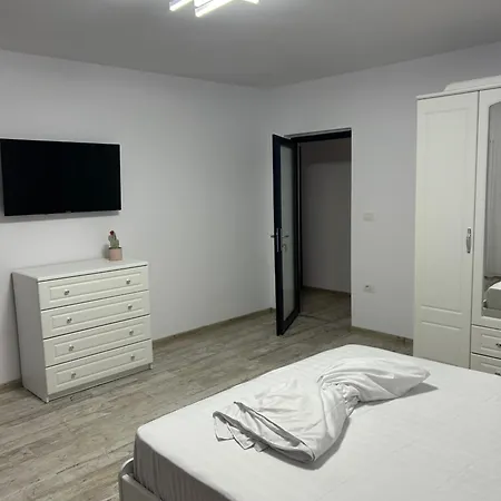 Laura Apartment *